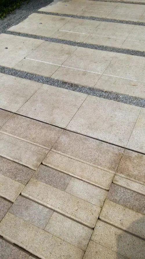 地面石材鋪裝后進行灌縫還會出現返堿的情況